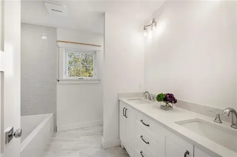 3 Knowlton Court Bristol RI 02809