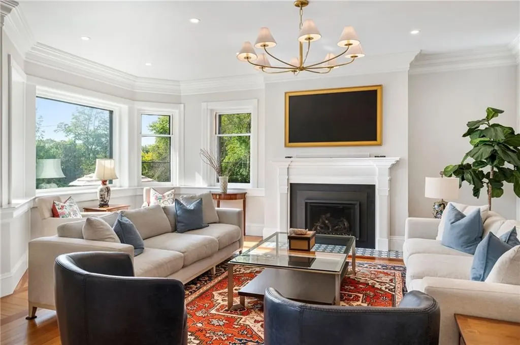 7 Red Cross Avenue Newport RI 02840