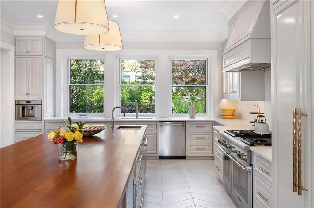 7 Red Cross Avenue Newport RI 02840