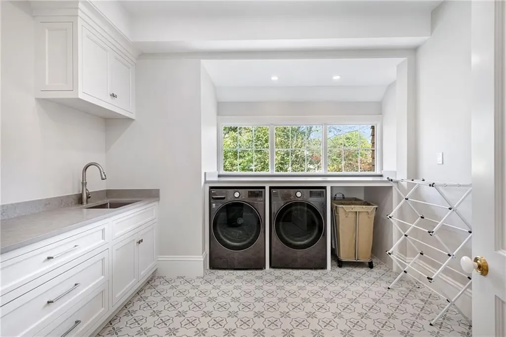 7 Red Cross Avenue Newport RI 02840