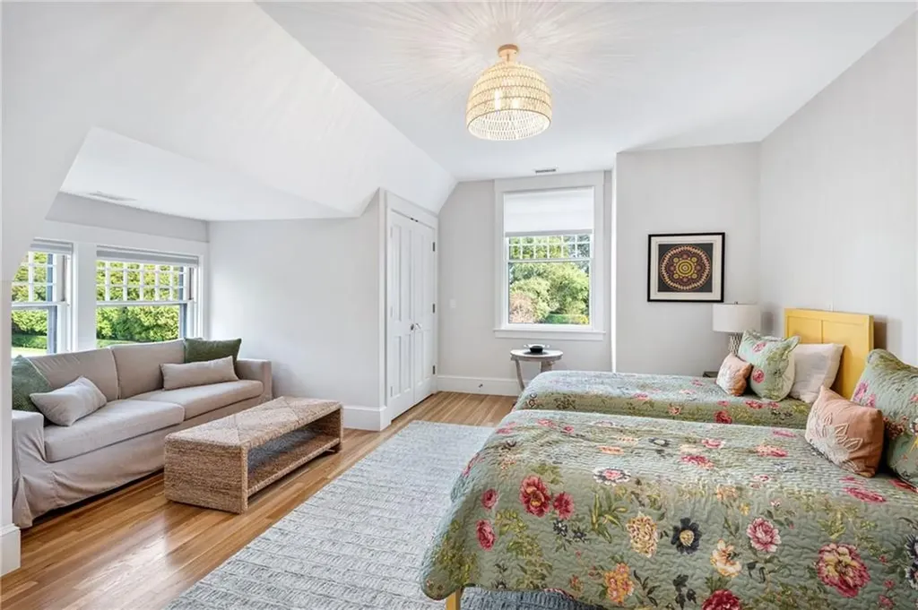 7 Red Cross Avenue Newport RI 02840