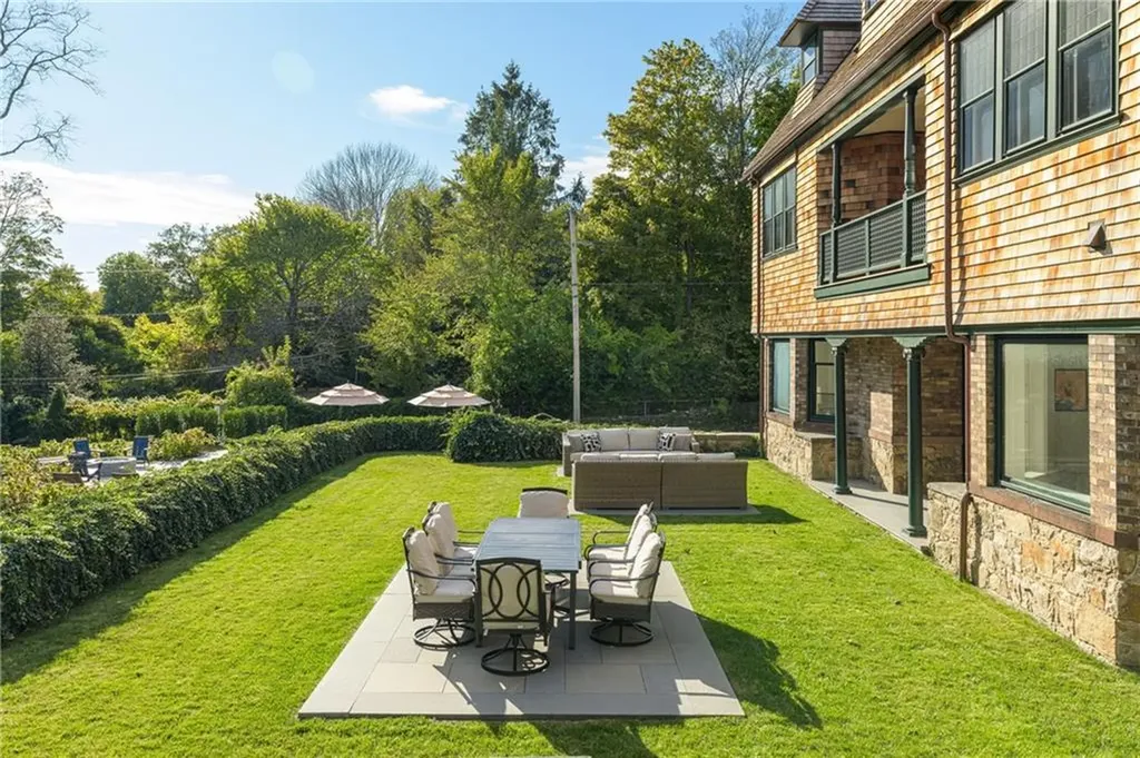 7 Red Cross Avenue Newport RI 02840