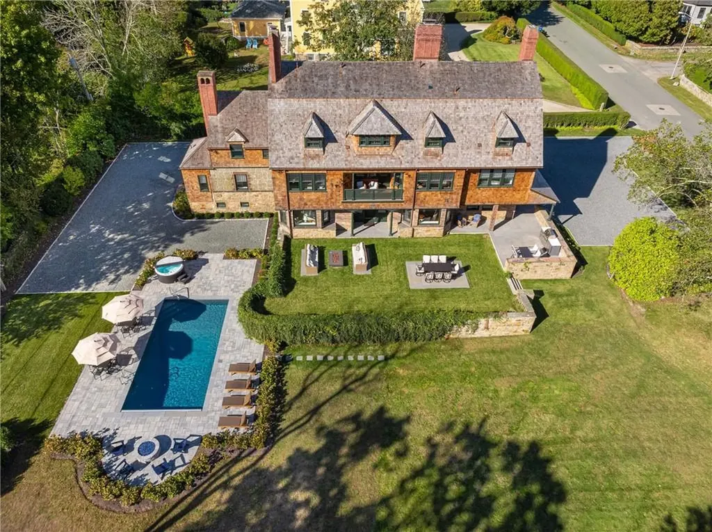 7 Red Cross Avenue Newport RI 02840