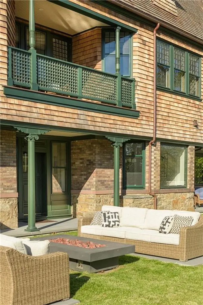 7 Red Cross Avenue Newport RI 02840