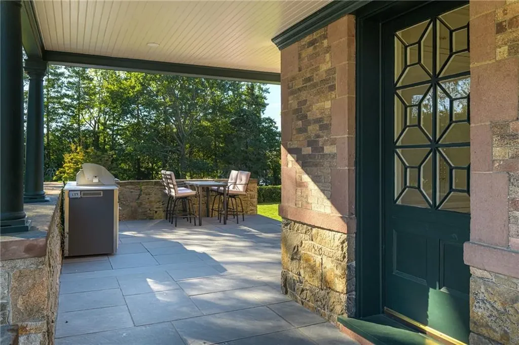 7 Red Cross Avenue Newport RI 02840