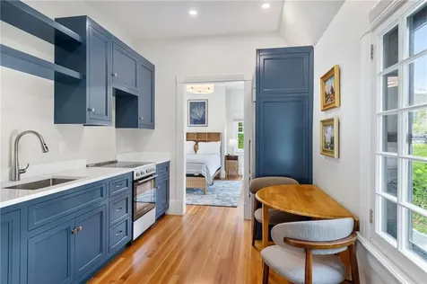 7 Red Cross Avenue Newport RI 02840