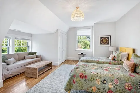 7 Red Cross Avenue Newport RI 02840