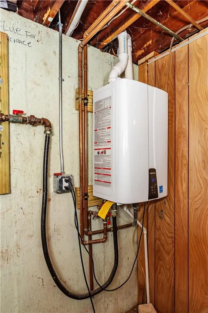 74 Brookhaven Drive East Providence RI 02914