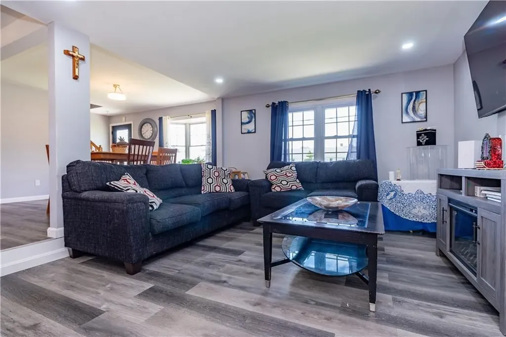 74 Brookhaven Drive East Providence RI 02914