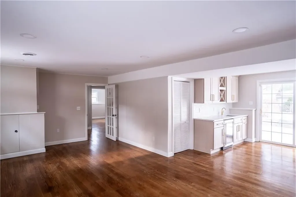 123 Cowesett Road Warwick RI 02886