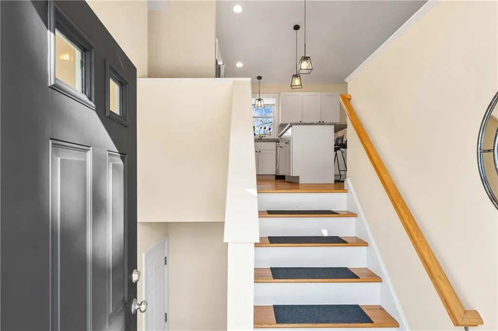 2 Leigh Lane East Providence RI 02915