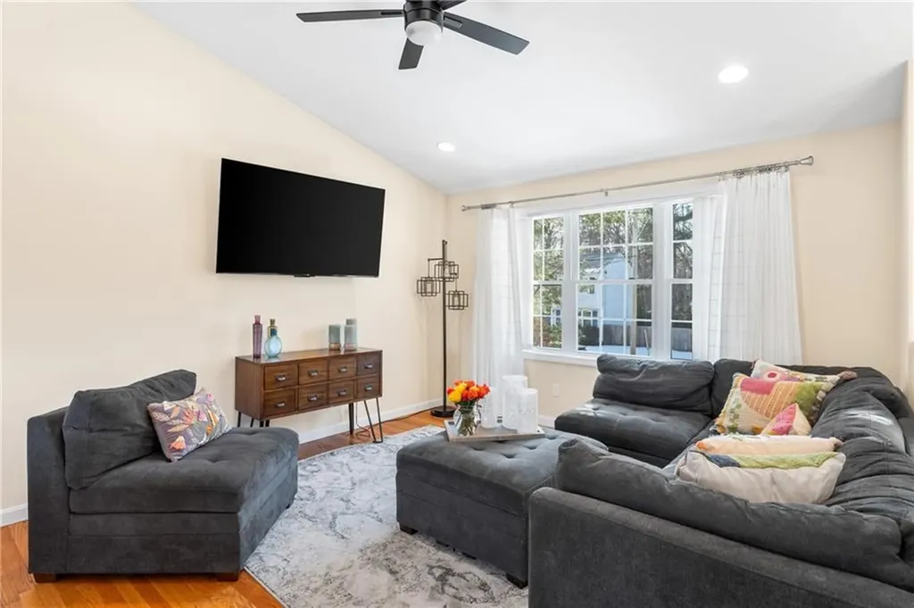 2 Leigh Lane East Providence RI 02915