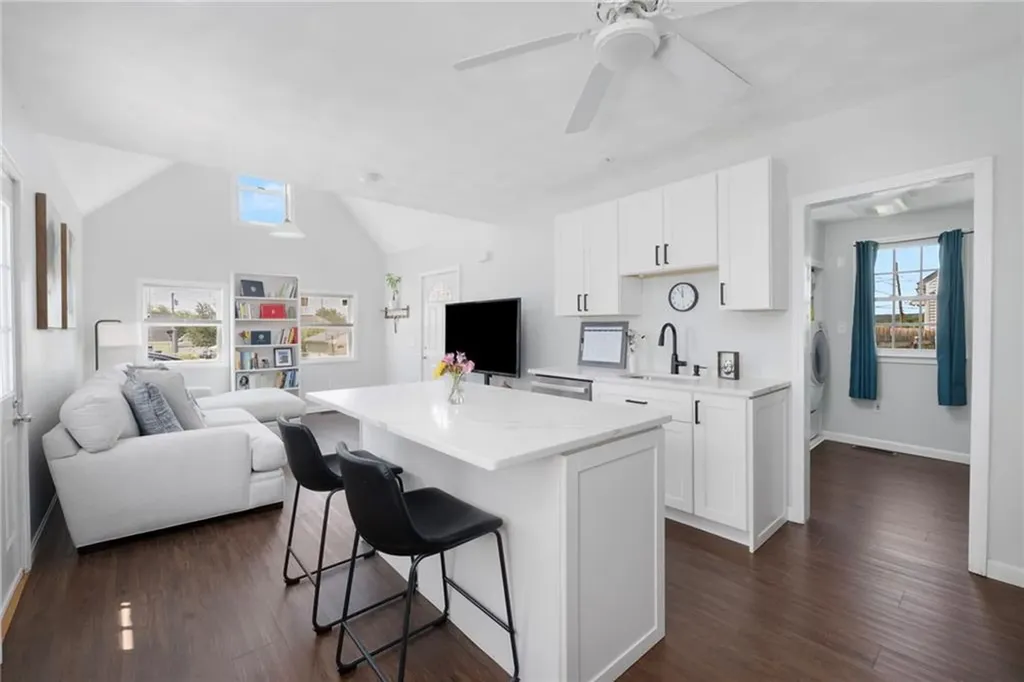 51 Old Oak Avenue Cranston RI 02920