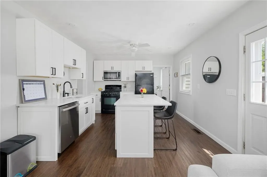 51 Old Oak Avenue Cranston RI 02920