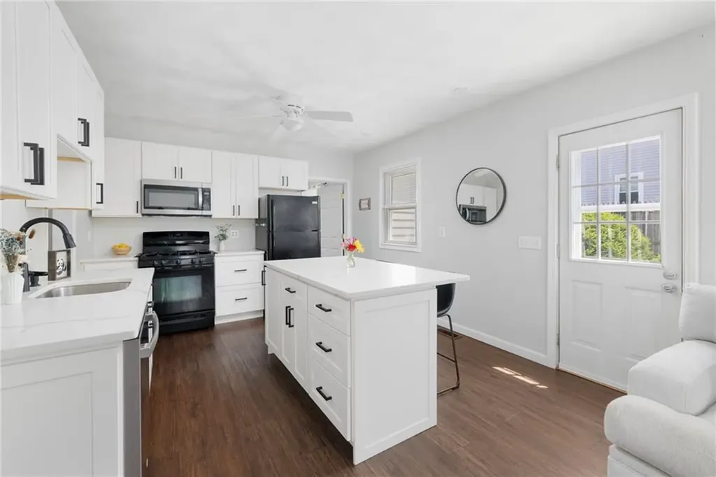 51 Old Oak Avenue Cranston RI 02920