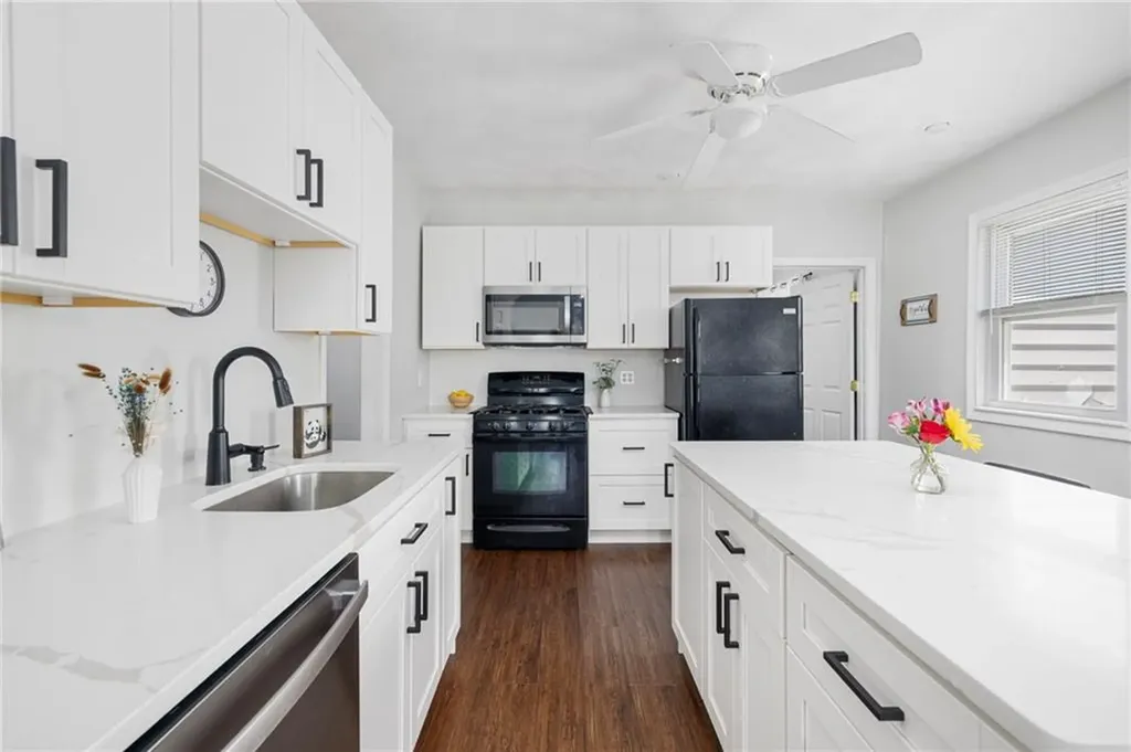 51 Old Oak Avenue Cranston RI 02920