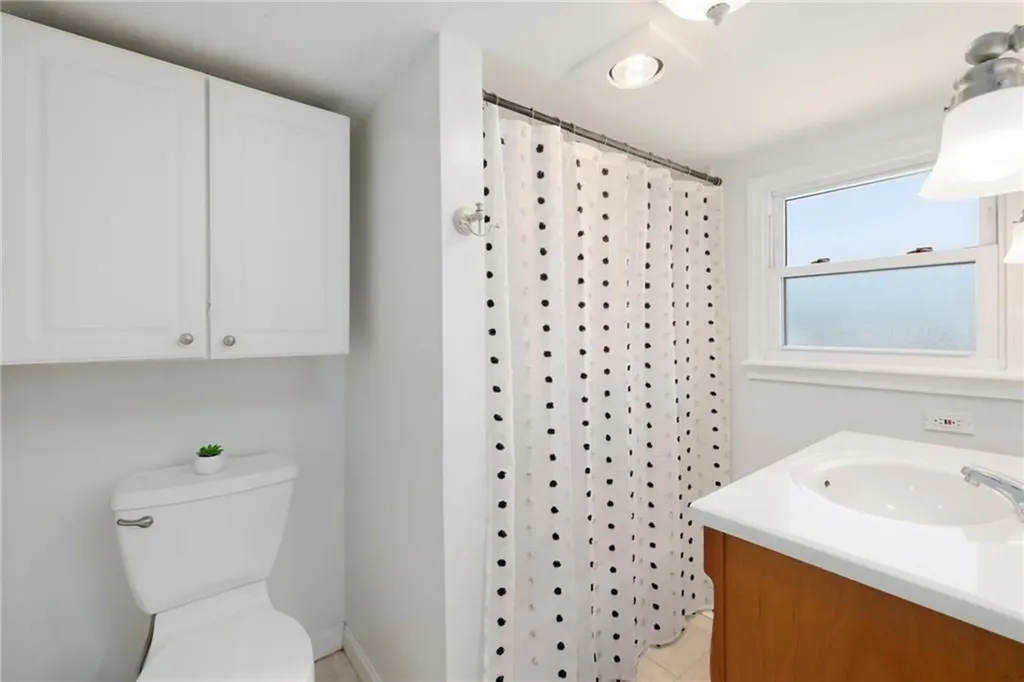 51 Old Oak Avenue Cranston RI 02920