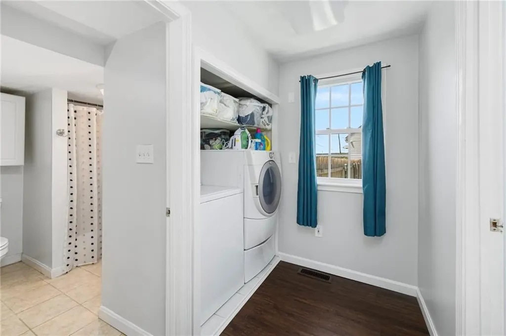 51 Old Oak Avenue Cranston RI 02920