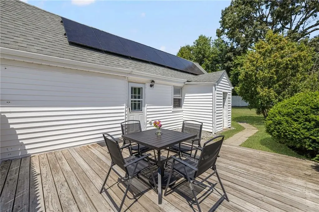 51 Old Oak Avenue Cranston RI 02920