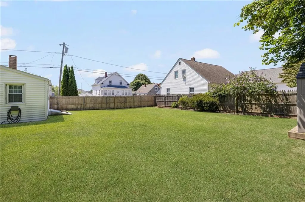 51 Old Oak Avenue Cranston RI 02920