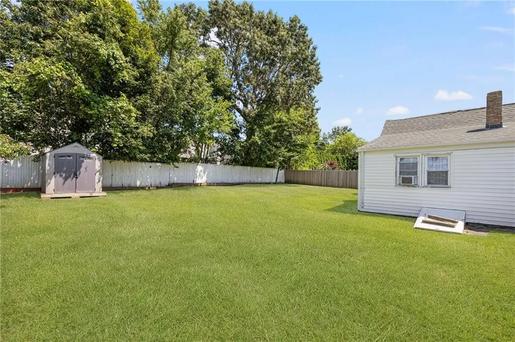 51 Old Oak Avenue Cranston RI 02920