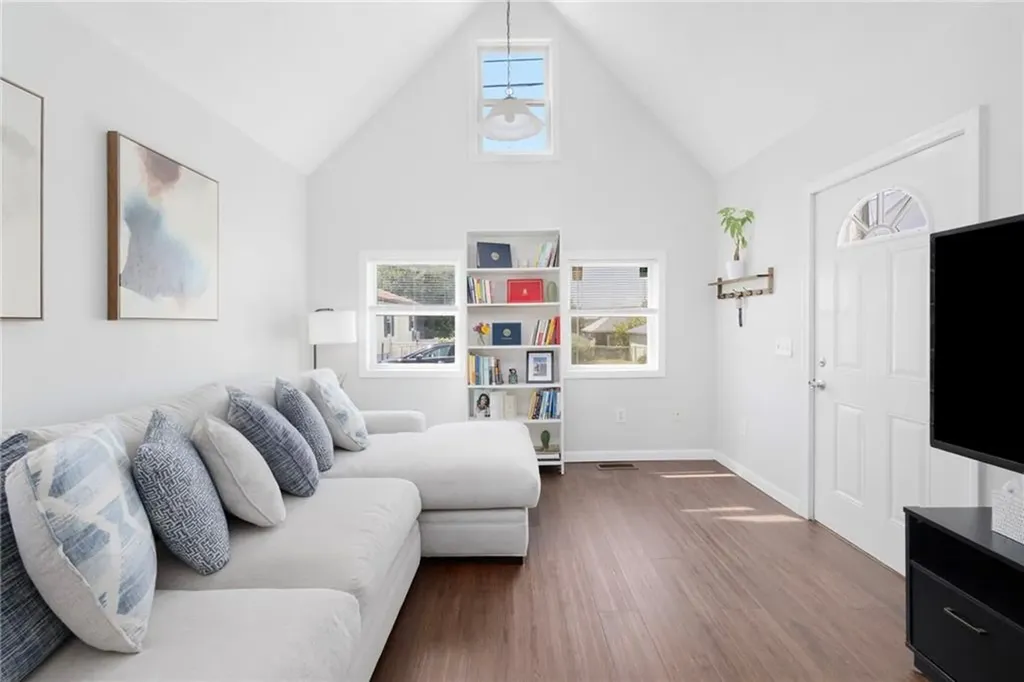 51 Old Oak Avenue Cranston RI 02920