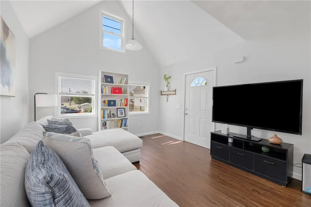 51 Old Oak Avenue Cranston RI 02920