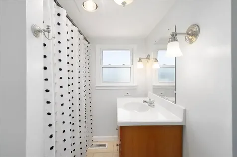 51 Old Oak Avenue Cranston RI 02920