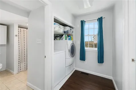 51 Old Oak Avenue Cranston RI 02920