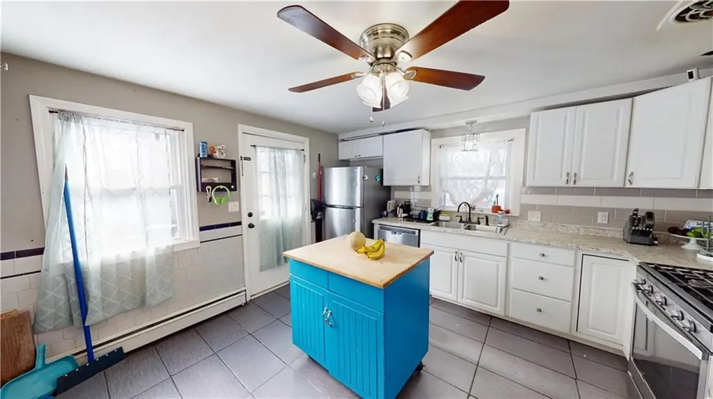 35 Welfare Avenue Warwick RI 02888