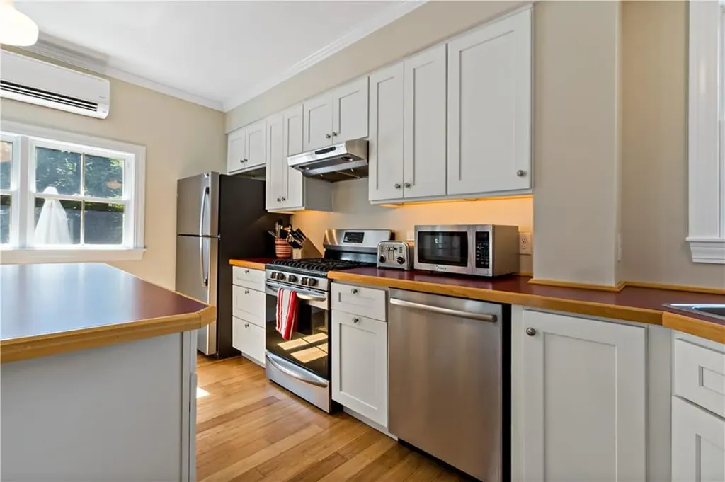 6 Gladding Court Newport RI 02840