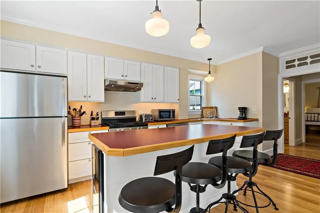 6 Gladding Court Newport RI 02840