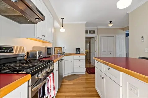 6 Gladding Court Newport RI 02840