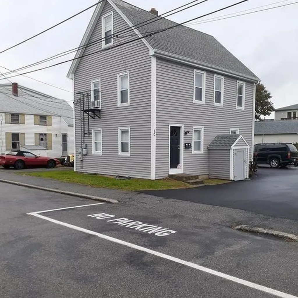 10 Ryan Avenue Bristol RI 02809