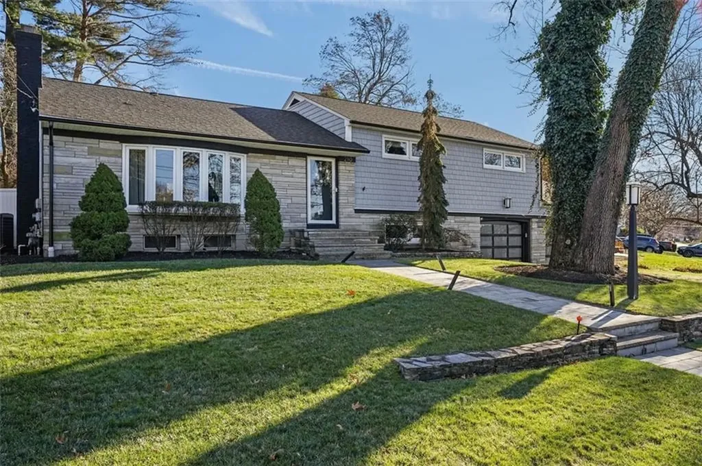 210 Summit Drive Cranston RI 02920
