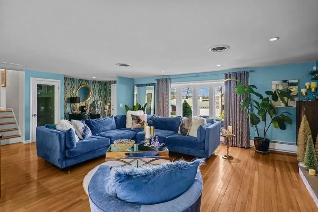 210 Summit Drive Cranston RI 02920