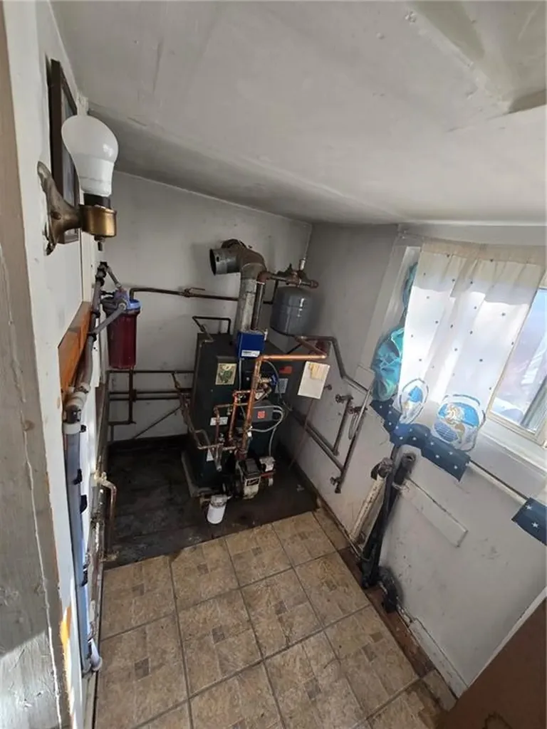 22 Oak Street Hopkinton RI 02804