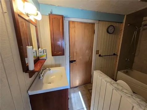 22 Oak Street Hopkinton RI 02804