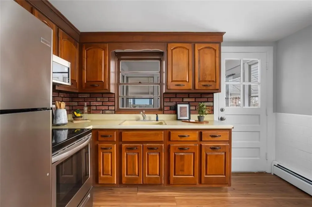 77 Buttonwoods Avenue Warwick RI 02886