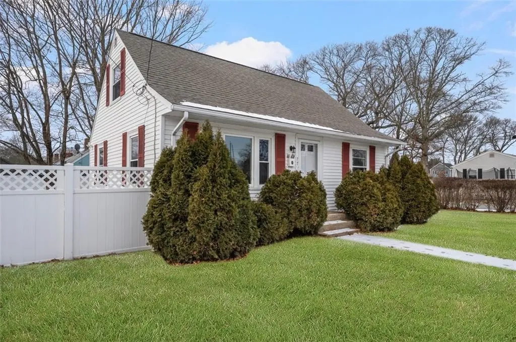 77 Buttonwoods Avenue Warwick RI 02886