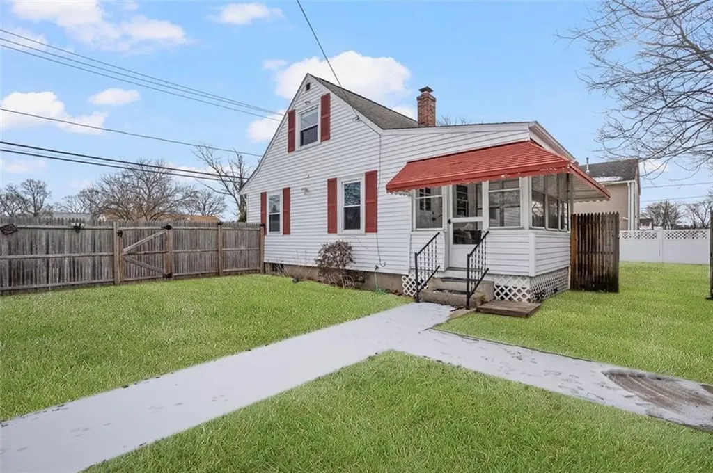 77 Buttonwoods Avenue Warwick RI 02886