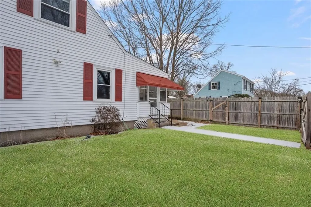 77 Buttonwoods Avenue Warwick RI 02886