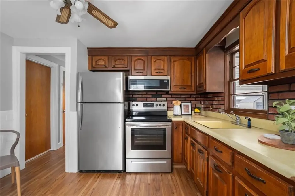 77 Buttonwoods Avenue Warwick RI 02886