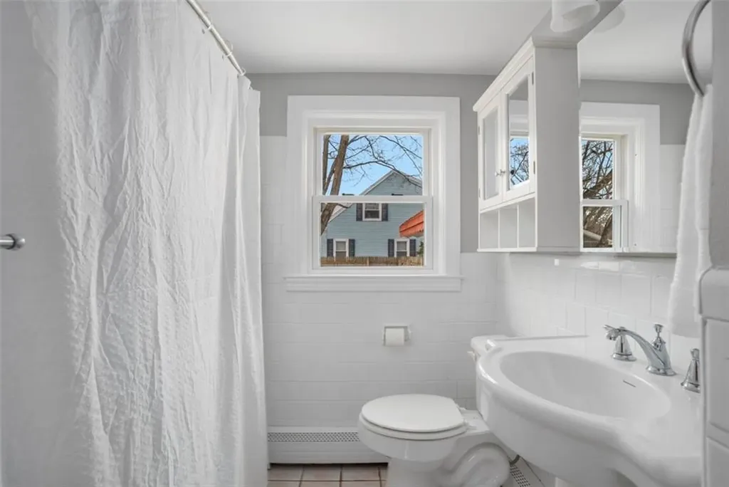 77 Buttonwoods Avenue Warwick RI 02886