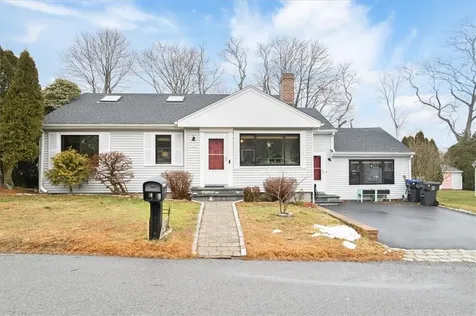 18 Randall Lane Portsmouth RI 02871