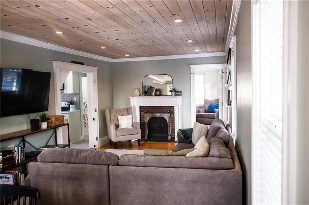 7 Squantum Street Cranston RI 02920