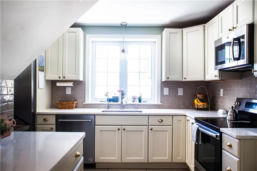 7 Squantum Street Cranston RI 02920