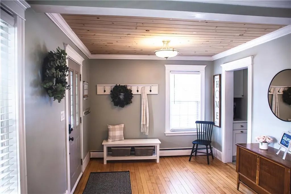 7 Squantum Street Cranston RI 02920