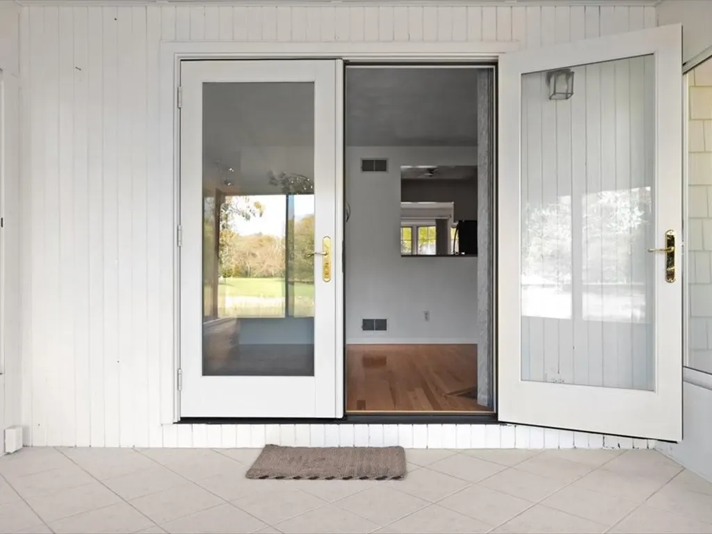 9 Caddy Rock Road North Kingstown RI 02852