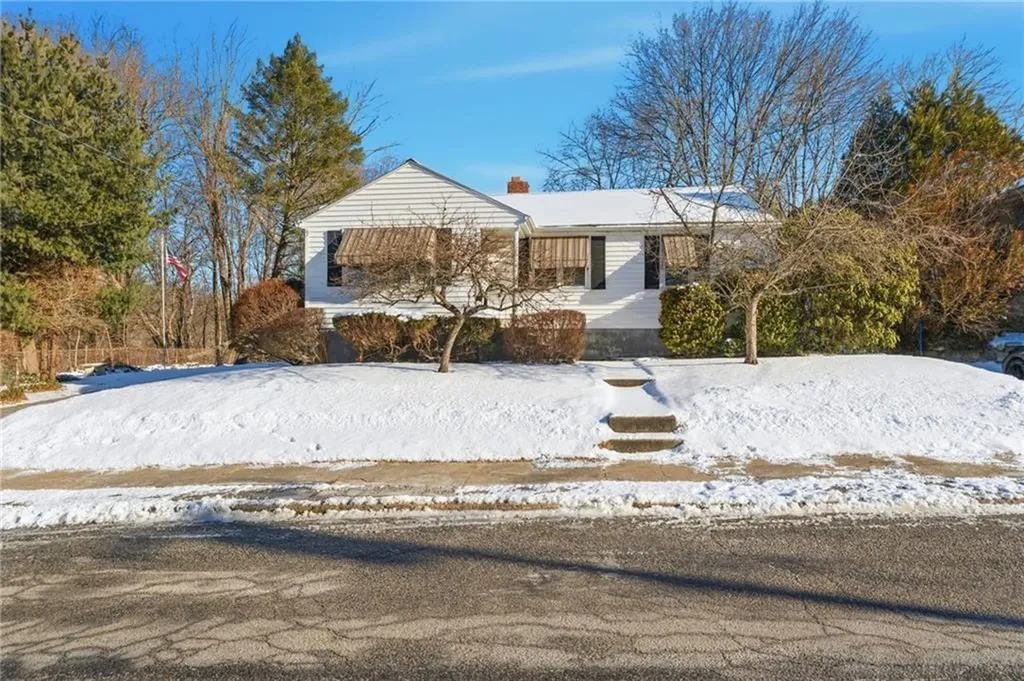 92 Rockland Avenue Woonsocket RI 02895
